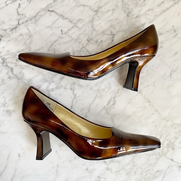 SOLD :: Vintage 90s Tortoise Shell Square Toe Pumps - Picture 2 of 10